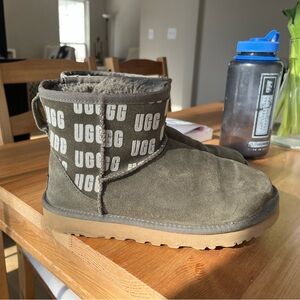 UGG Green Logo 37